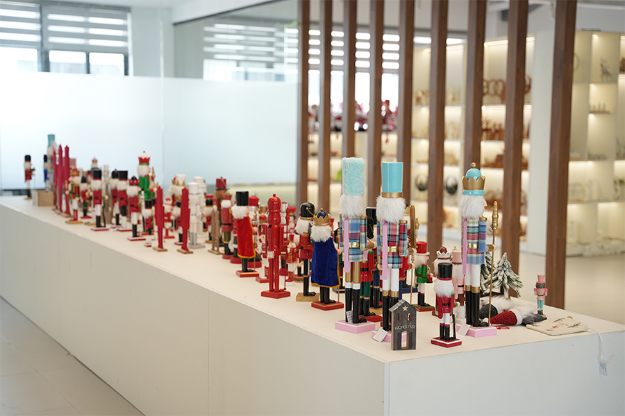 What Types of Christmas Crafts Are Produced by Christmas Craft Factories?